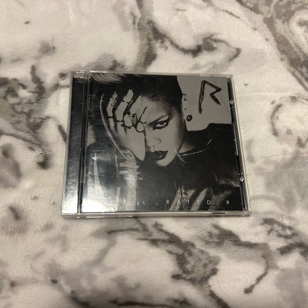 Rihanna “Rated R” cd 2009
